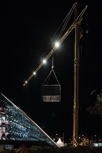 Sous les feux de la rampe : Des grues Liebherr aident à créer des décors théâtraux impressionnants